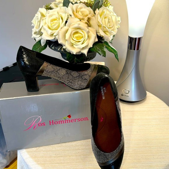 ROS HOMMERSON 10.5 W Black Python Lizard Print/Pewter Metallic Leather Pump - Picture 1 of 7